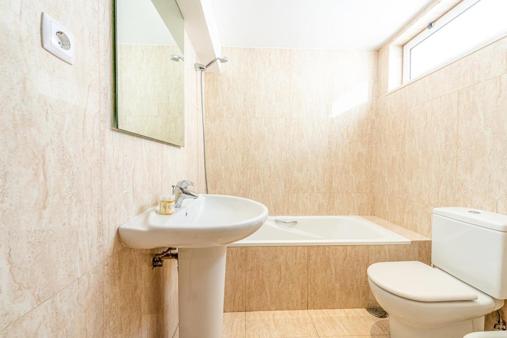 Ferienwohnung Guestready - Rare Terrace Apt, Historic Center Lissabon Exterior foto